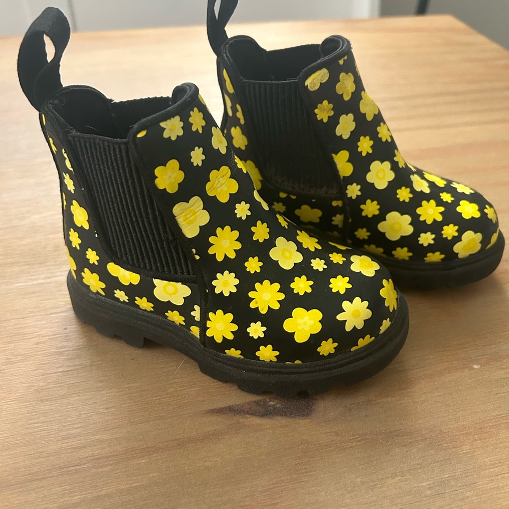 Native Kids Black and Yellow Floral Boots
